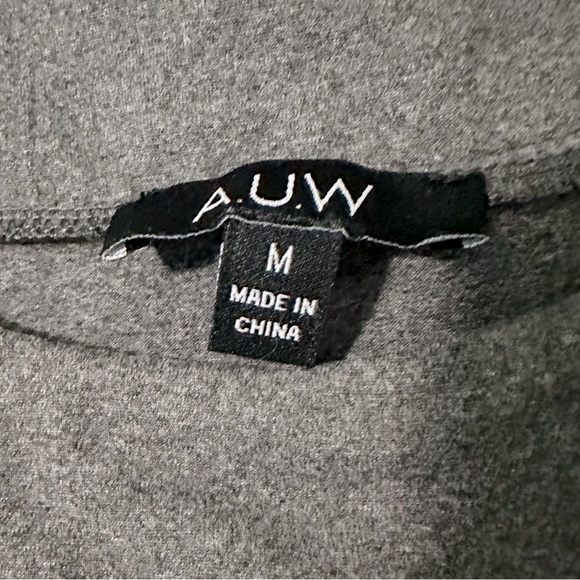 AUW side ruched shirt Medium - Picture 7 of 9